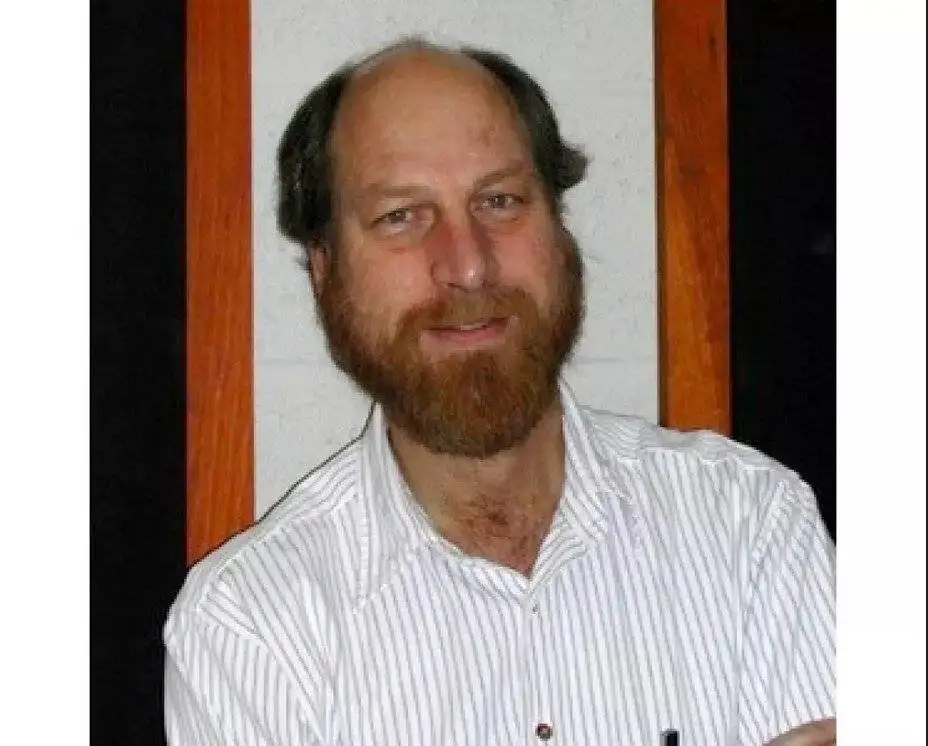 مرگ فیزیکدان آمریکایی با گلوله افراد ناشناس + عکس