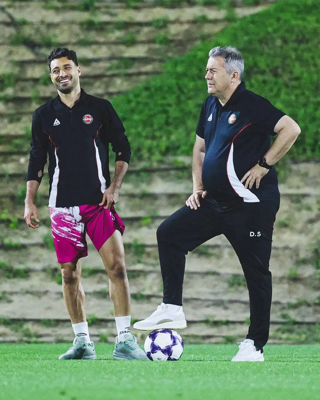 تصویر - خنده های خلیل زاده پس از شایعه اخراج از تراکتور