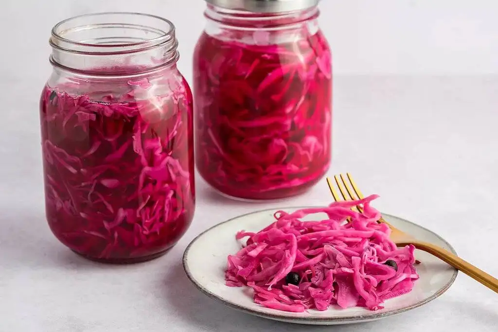 چگونه ترشی کلم قرمز پاییزی درست کنیم؟