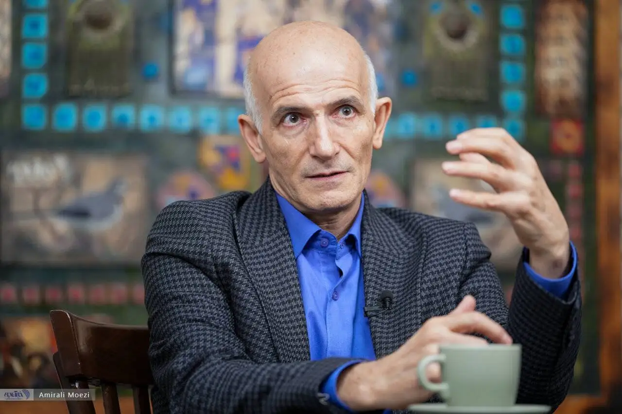 روایت دو جامعه شناس از فروپاشی طبقه متوسط - فراستخواه:حکمرانی خوب در ایران شکل نگرفته و عقلانیت کنار رفته است - فرزانه:ستون فقرات جامعه شکسته