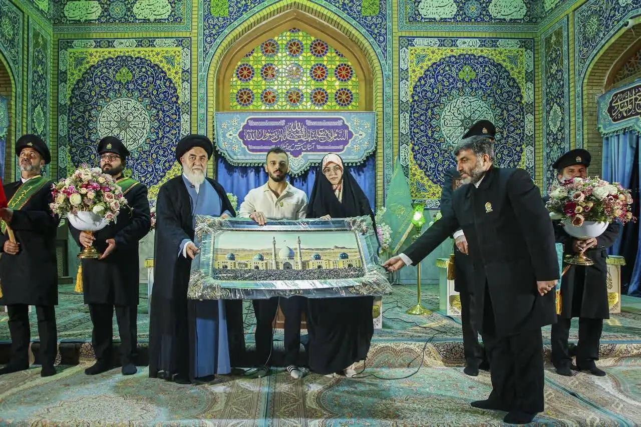 عکس - مرد سال فوتسال آسیا خادم افتخاری مسجد جمکران