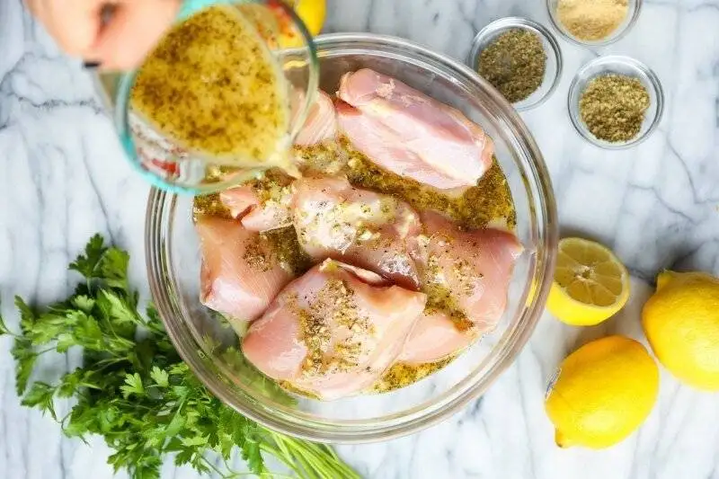 بهترین ادویه ها برای گوشت، مرغ و ماهی - چه موادی گوشت را نرم می کند؟