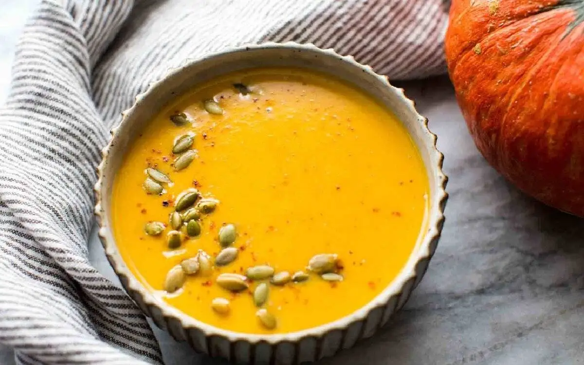 درست کردن سوپ کدو حلوایی ؛ بهترین پیش غذا برای تقویت سیستم ایمنی در فصل سرما