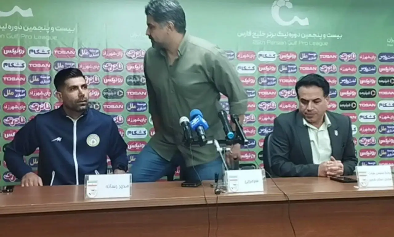 حیف که دوربین روشن است! - عصبانیت شدید مربی ماه فوتبال ایران + عکس