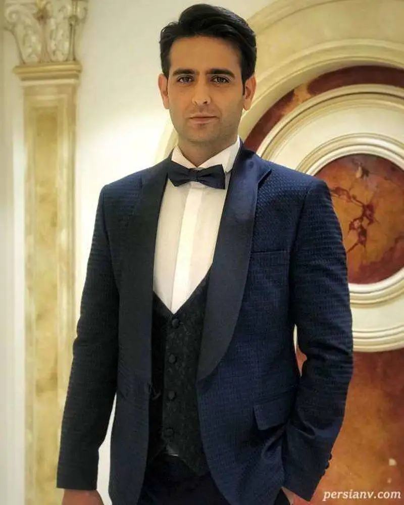 عکس - امیرحسین آرمان بازیگر سریال مانکن در کنار پدر و مادر جوانش