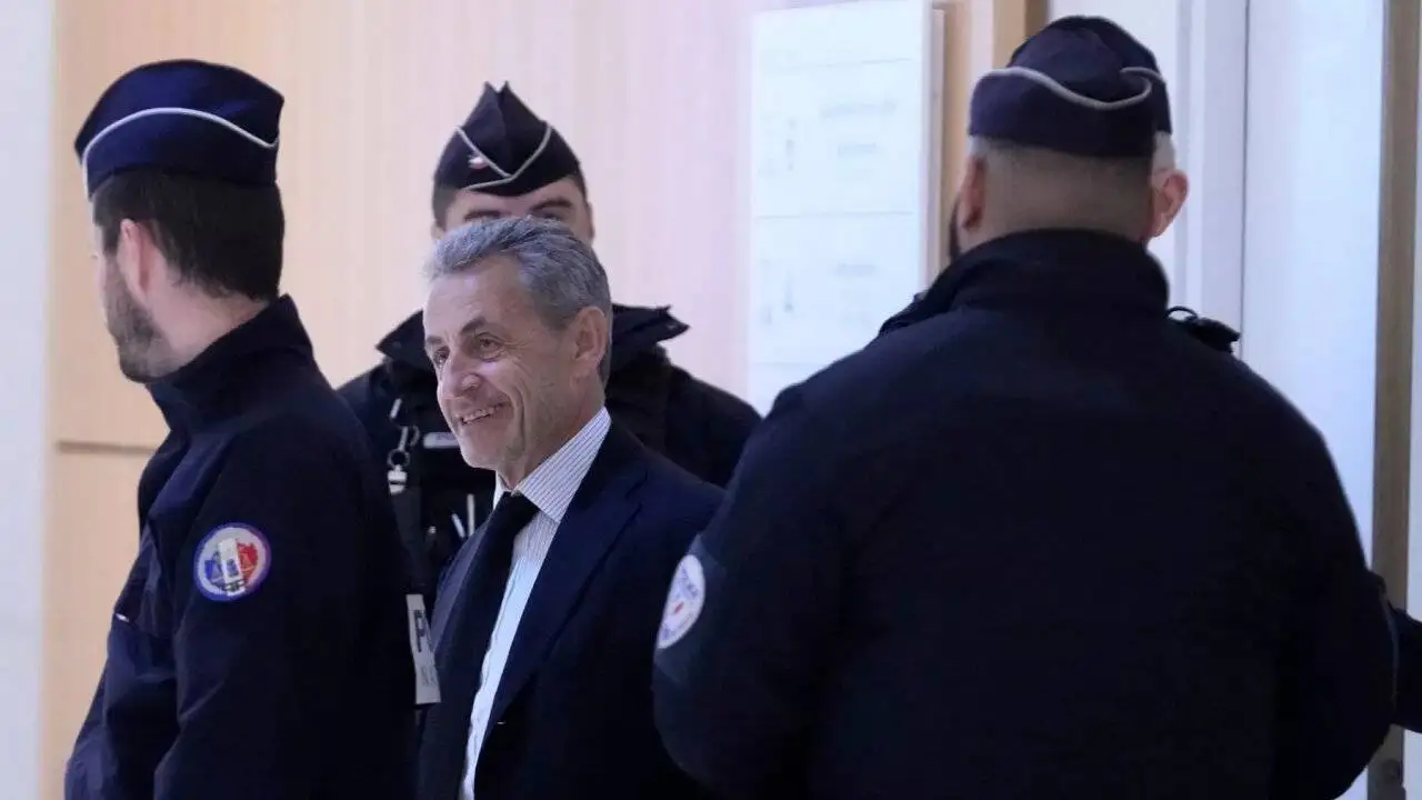 سارکوزی به کدام زندان می رود؟ - زندانی که محل نگهداری (کارلوس شغال) بود میزبان رئیس جمهور پیشین می شود