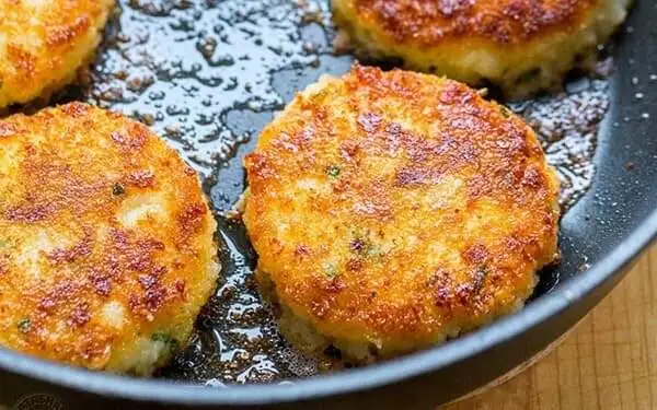 ترفند طلایی برای تهیه کوکوی سیب زمینی پنیری ترد و پوک فقط در 20 دقیقه