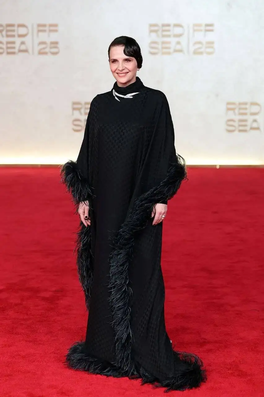 از جانی دپ تا آنتونی هاپکینز؛ چرا ستاره ها این روزها راه جده را در پیش گرفته اند؟