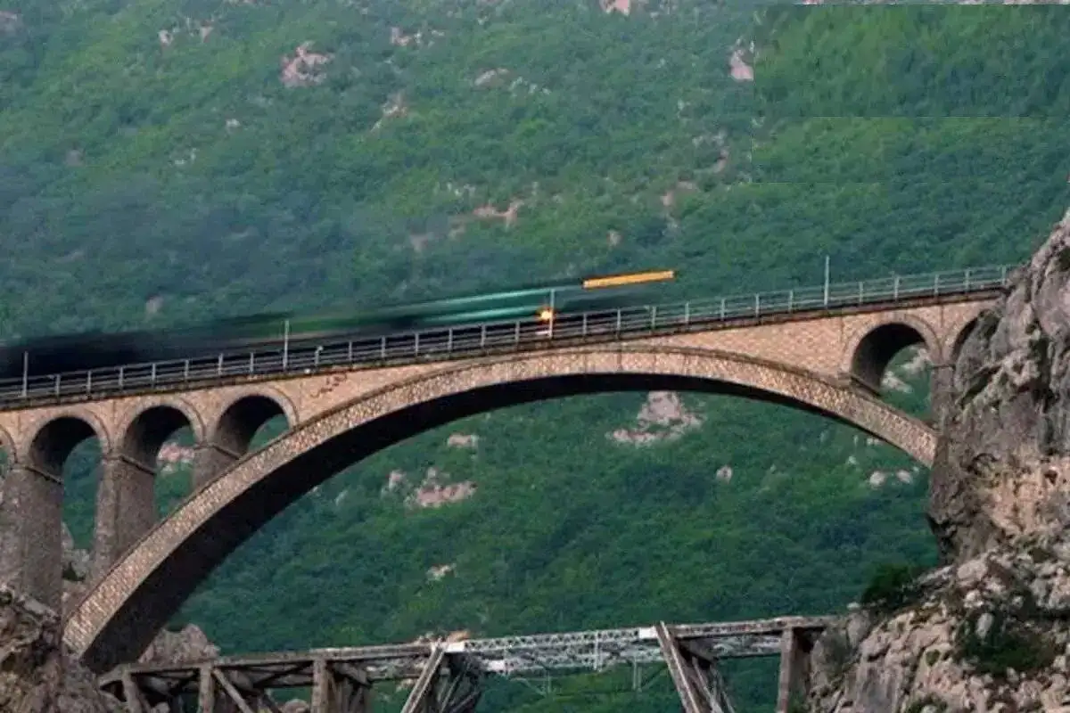 قشنگ ترین و معروف ترین پل های ایران که شهرت جهانی دارند