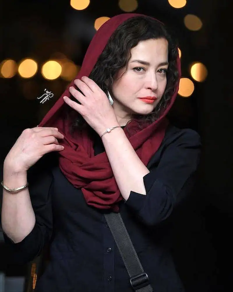 استایل پاییزی مهراوه شریفی نیا در اکران فیلم جدیدش - سادگی و دقت استایلی شیک ساخت