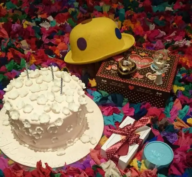 تصاویر - هدیه های عاشقانه و شیک آزاده نامداری، مجری پرانرژی ایرانی در نخستین سال ازدواج - شوهرش چه سورپرایزی داشت ... - روحش شاد