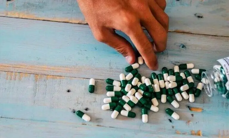 عوارض خطرناک خوددرمانی برای افسرده ها