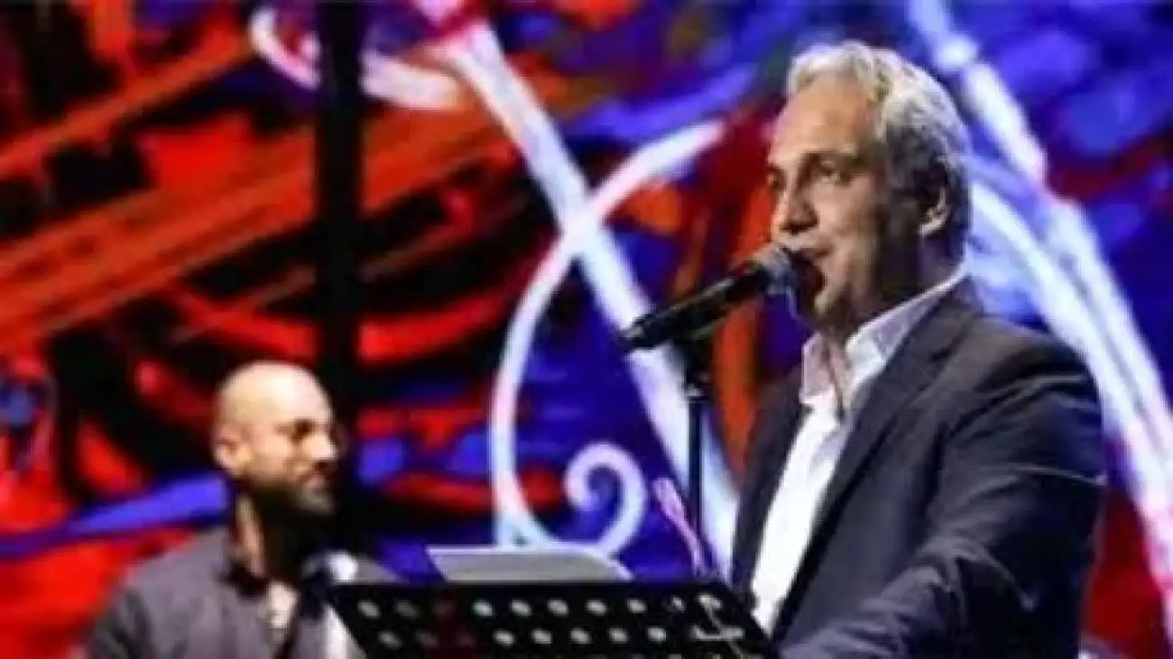 فیلم آواز شاد - مهران مدیری با امشب شب مهتابه حبیبم رو میخوام کنسرتو ترکوند - اجرای بینظیرش 