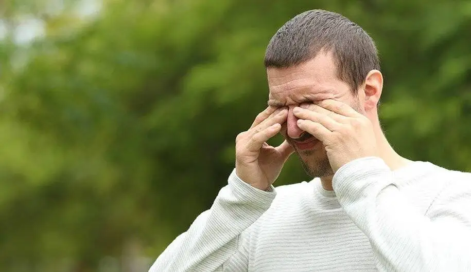 عوارض آلودگی هوا بر چشم ها؛ در این هوا از اشک مصنوعی استفاده کنید