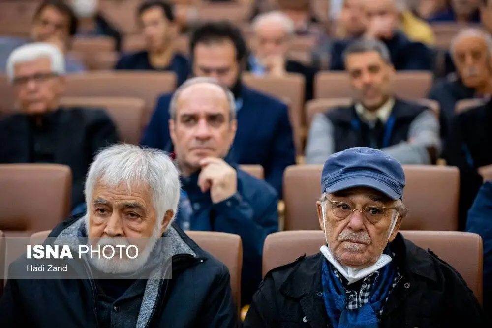 مراسم یادبود هادی مرزبان با حضور هنرمندان - از اکبر زنجانپور تا حامد کمیلی