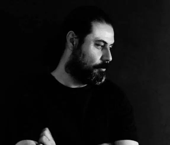 یکی از بهترین هنرمندان ایرانی چشم به راه خانه، از دنیا رفت - ما درماندگان که چشم به راهش بودیم را چه می ماند، مگر اندوه؟