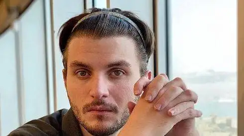 سفر در زمان - تصویری سلفی در ماشین از دارا حیایی پسر امین حیایی و مادرش - روز به روز بیشتر شبیه مامانش میشه!