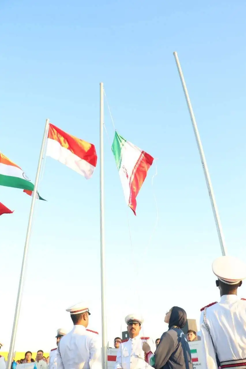 عکس - اهتزاز پرچم ایران در بحرین