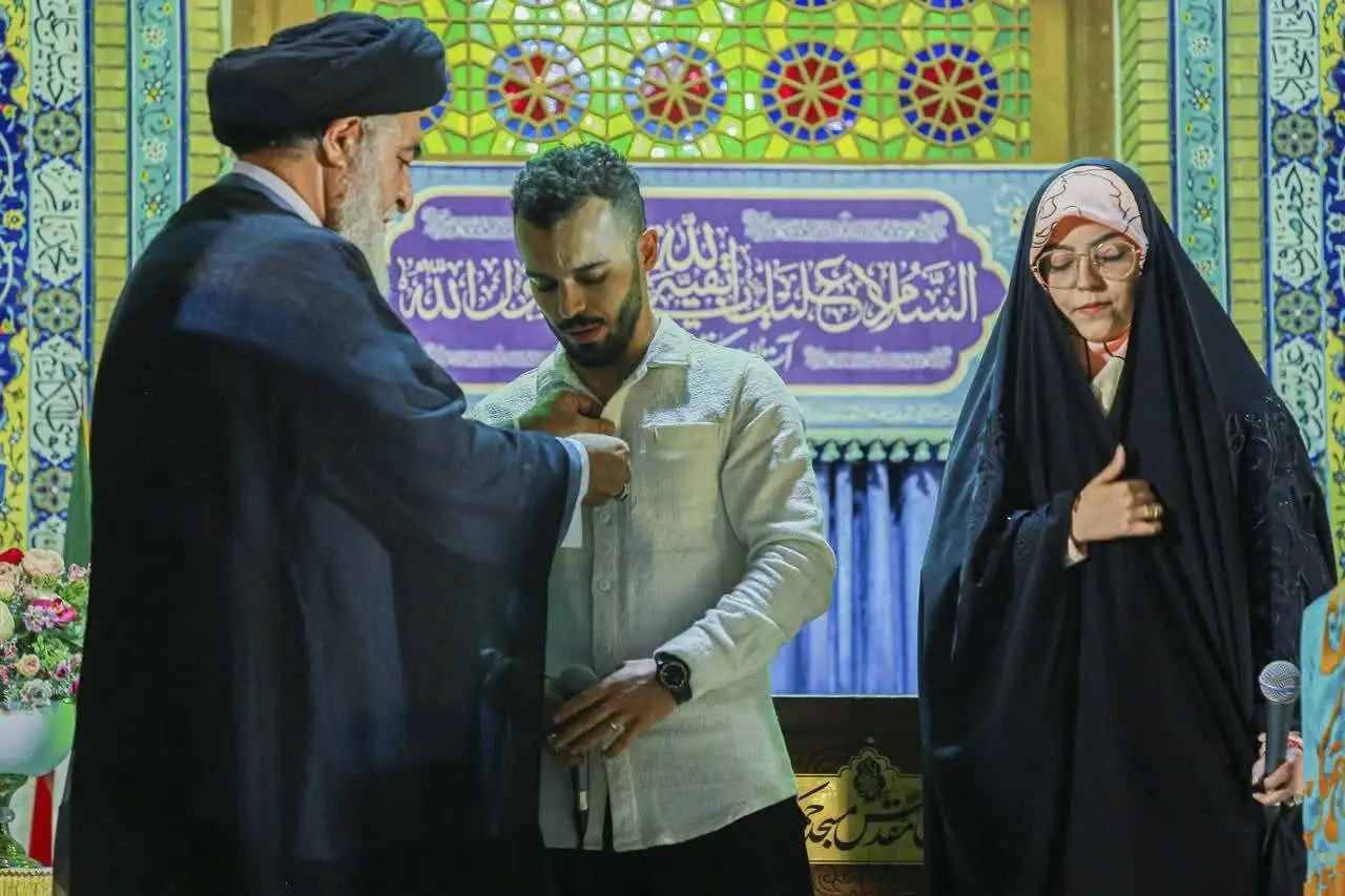 عکس - مرد سال فوتسال آسیا خادم افتخاری مسجد جمکران