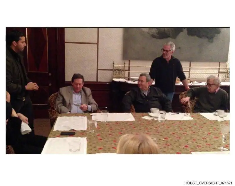 تصویر جدید کارگردان معروف در کنار دلال جنسی - یک مقام سایق دولتی هم در عکس دیده می شود