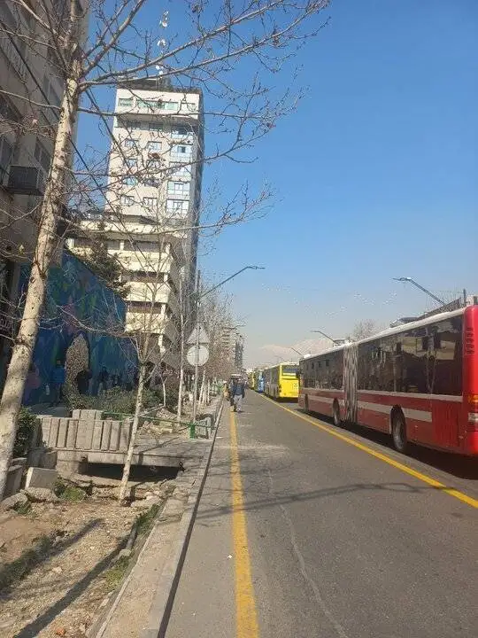 ترافیک سنگین در خیابان ولیعصر_پارک وی - ماجرا چیست؟