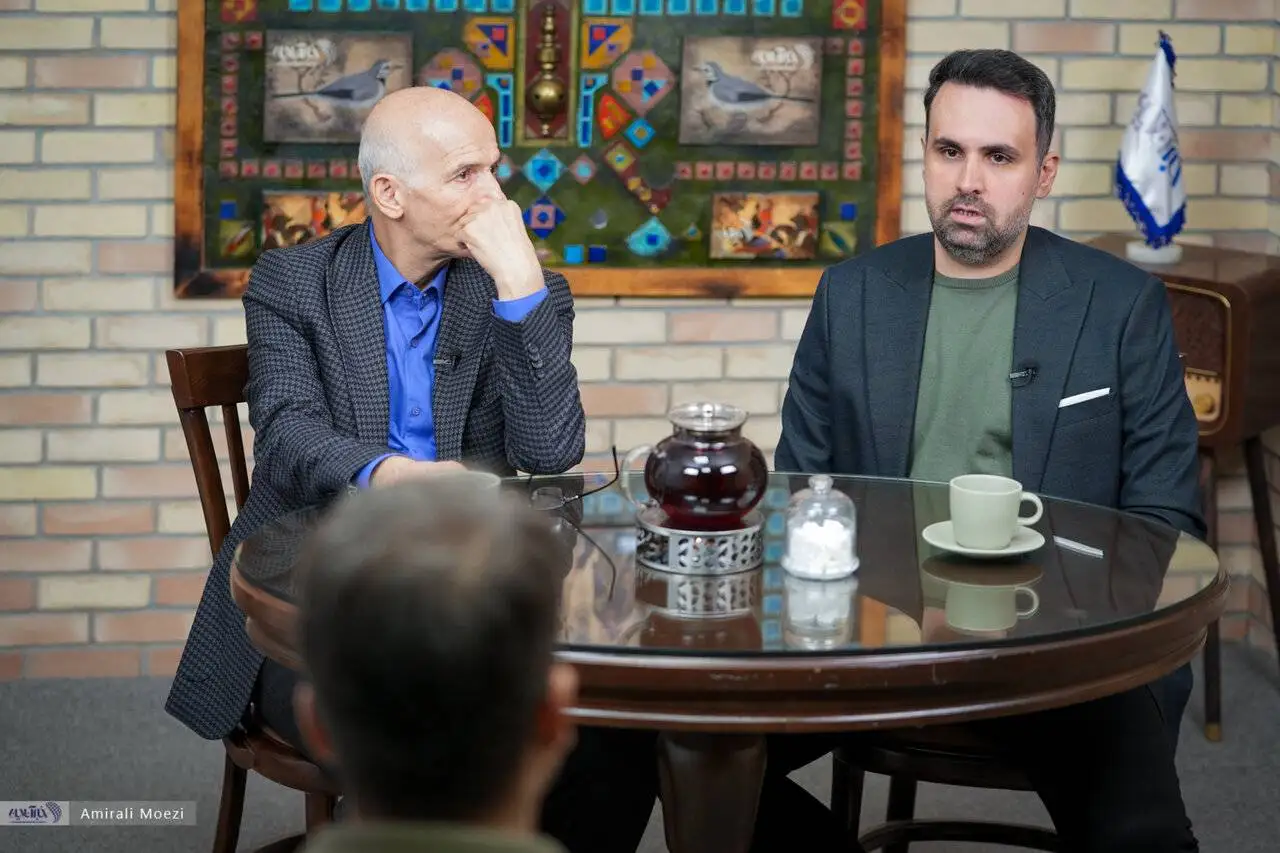 روایت دو جامعه شناس از فروپاشی طبقه متوسط - فراستخواه:حکمرانی خوب در ایران شکل نگرفته و عقلانیت کنار رفته است - فرزانه:ستون فقرات جامعه شکسته