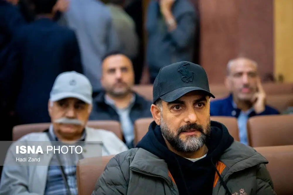 مراسم یادبود هادی مرزبان با حضور هنرمندان - از اکبر زنجانپور تا حامد کمیلی