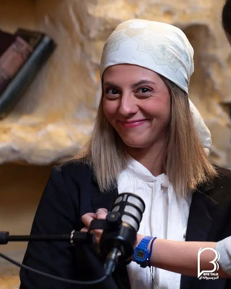 مهسا طهماسبی با کت وشلوار مشکی و اکسسوری های فانتزی درخشید - مامان کوچولو محبوب این روزها با این تصاویر وایرال شد!