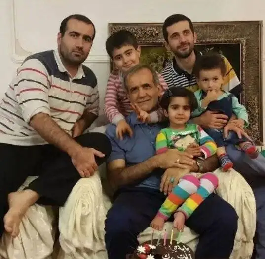 تصاویر - بررسی جشن تولد برخی سیاستمداران برجسته و روسای جمهور ایران
