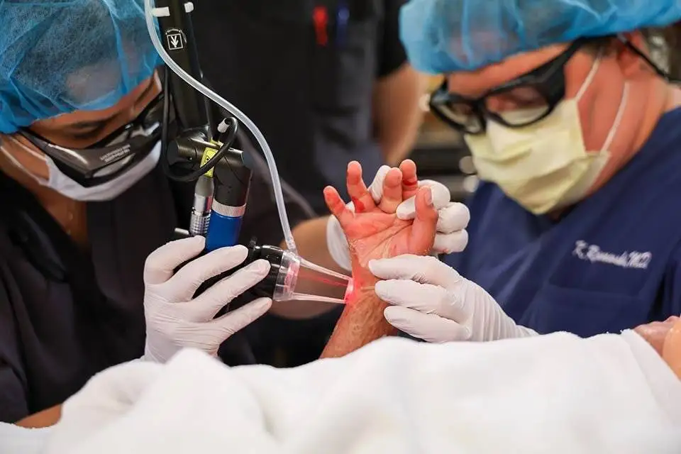 جراحی بدون تیغ جراحی - درمورد ظرفیت های لیزردرمانی که شاید از آنها بی خبر باشید