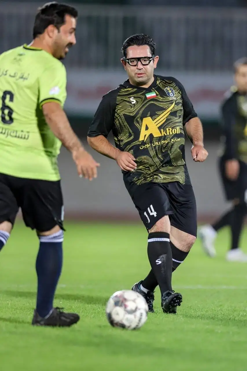 گزارشگر معروف فوتبال ایران شبیه ادگار داویدز شد + عکس