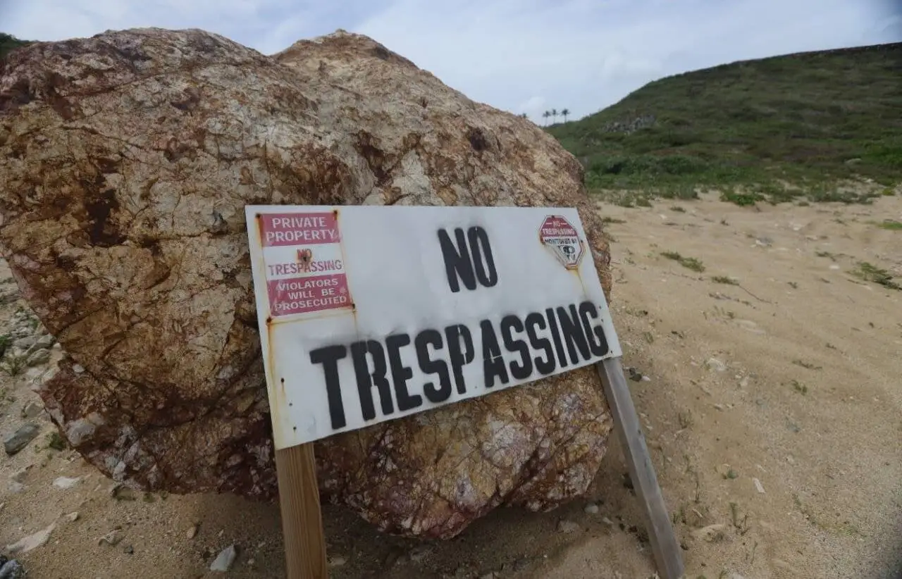 تصاویر و فیلم هایی از جزیره فحشای جفری اپستین منتشر شد - ببینید