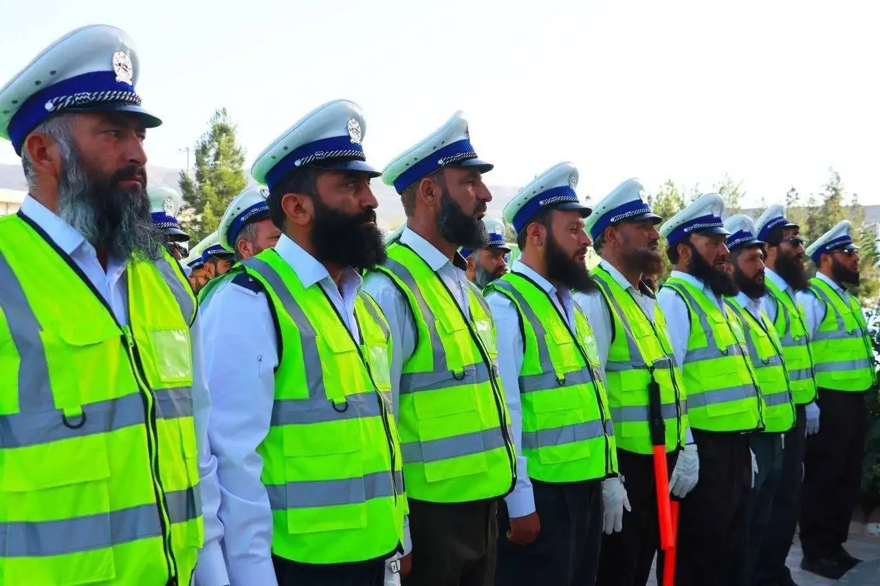 تصاویر - راه اندازی پلیس راهنمایی و رانندگی در هرات افغانستان توسط طالبان!