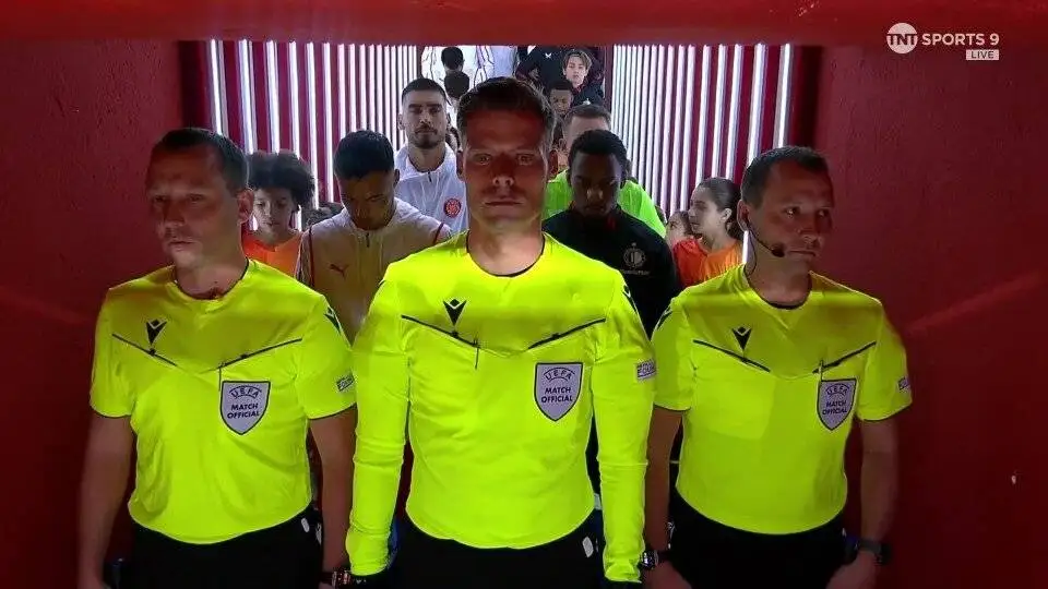 عکس - دوقلوهای دیده نشده در بازی بارسلونا و المپیاکوس