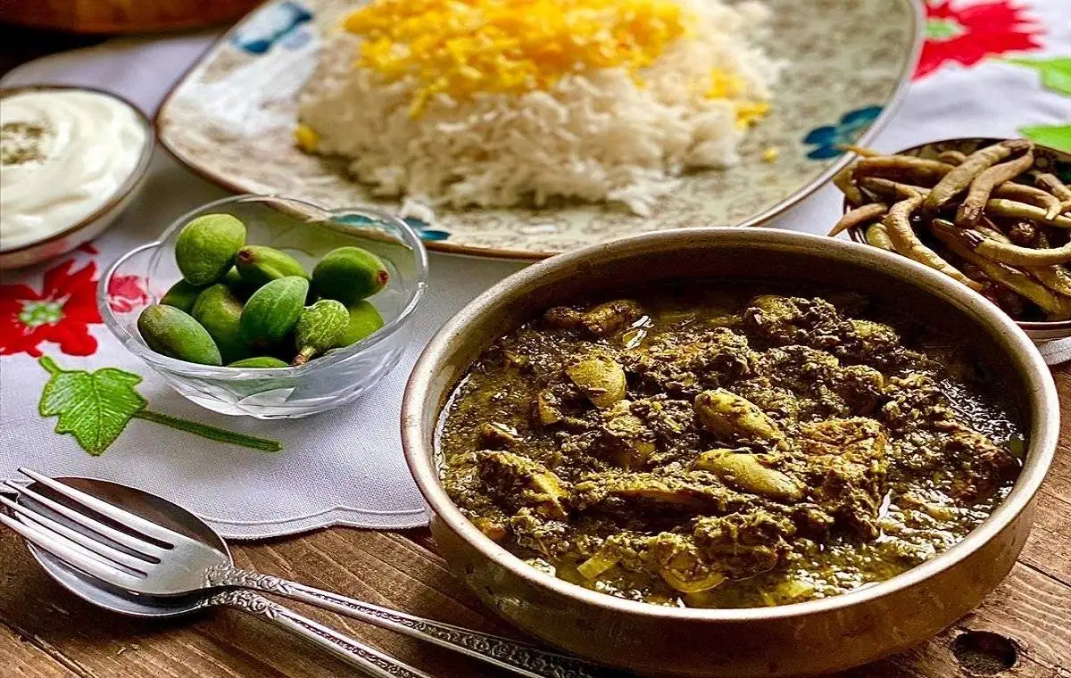 درست کردن خورشت چاقاله بادام؛ غذای خوشمزه بهاری