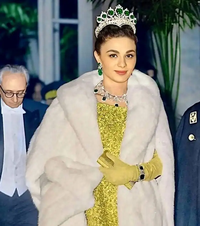 سفر در زمان - فرح دیبا دل معشوقه اش را شکست تا با شاه پهلوی ازدواج کند - کریم پاشا بهادری همکلاسی اش بود اما .... + تصاویر