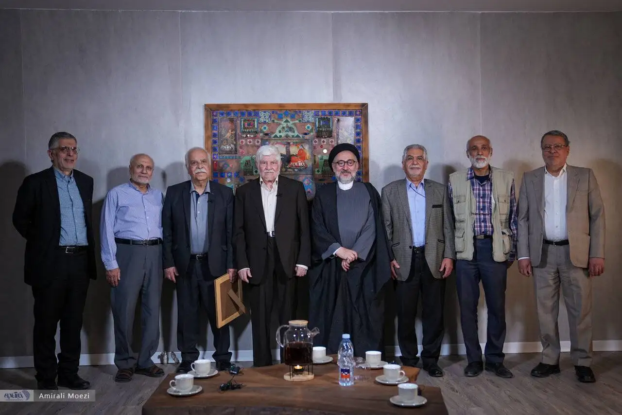 ما از شروع انقلاب متعهد بودیم که در صداوسیما دروغ نگوییم - (در باغ شهادتِ...) آهنگران، به معنای مخالفت با پذیرش قطعنامه بود