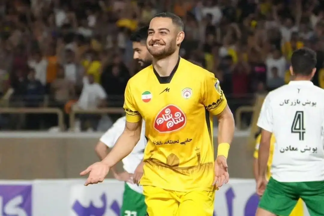 قطعا قربانی سرمربی استقلال می شود - فوتبال یک جام جهانی به من بدهکار است - شادی گل را از روی فامیلی خودم برداشتم و به مادرم تقدیم می کنم