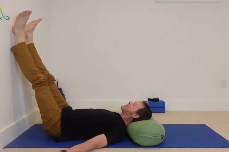 7 حرکت کششی برای خواب بهتر