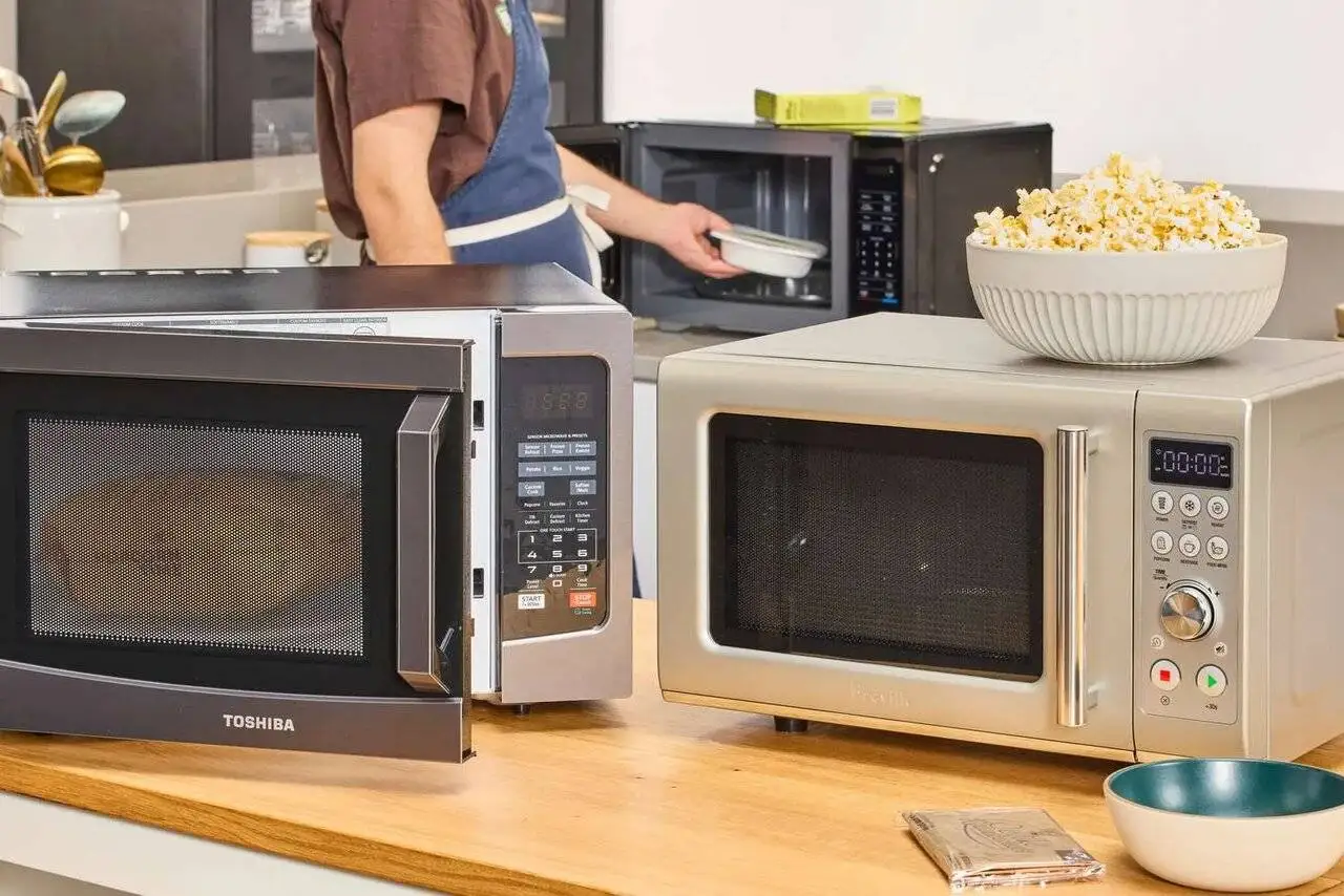 کدام یک بهتر است؛ مایکروفر یا مایکروویو؟