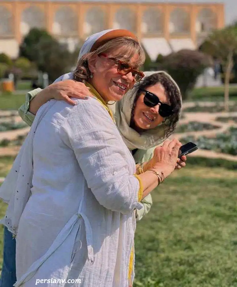 تیپ پرحاشیه شهره سلطانی و گوهر خیراندیش در قلب اصفهان؛ اصفهان گردی خاص و متفاوت دو بانوی بازیگر سوژه فضای مجازی شد!