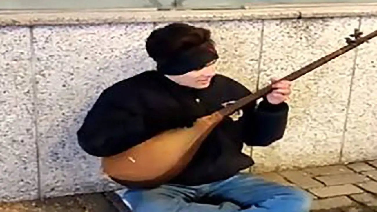 آواز باشکوه و احساسی این پسر جوان با آهنگ <a title=