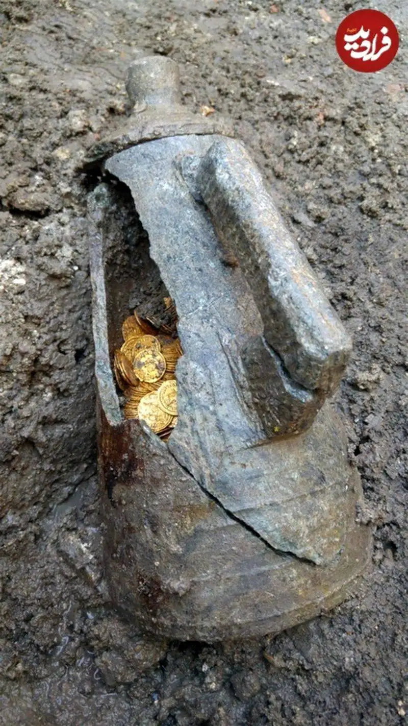 (کوزۀ گنج روم باستان) در جریان بازسازی سالن تئاتر از زیر خاک بیرون آمد