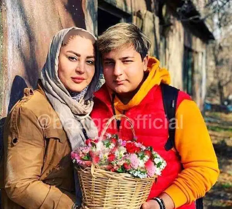 پسرکوچولوی سریال دودکش بعد سالها چقدر جذاب و خوش تیپ شده ! + عکس محمدرضا شیرخانلو در آغوش مادر زیبایش