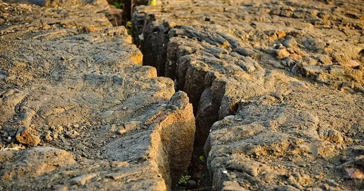 هفت زمین لرزه پیاپی در جنوب خلیج فارس - ردپای فعالیت های نفتی در لرزه خیزی جنوب ایران - برخی از گسل ها در منطقه به شدت تحت فشار هستند