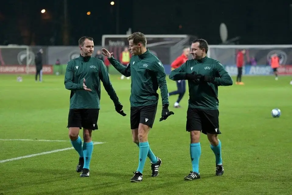 عکس - دوقلوهای دیده نشده در بازی بارسلونا و المپیاکوس