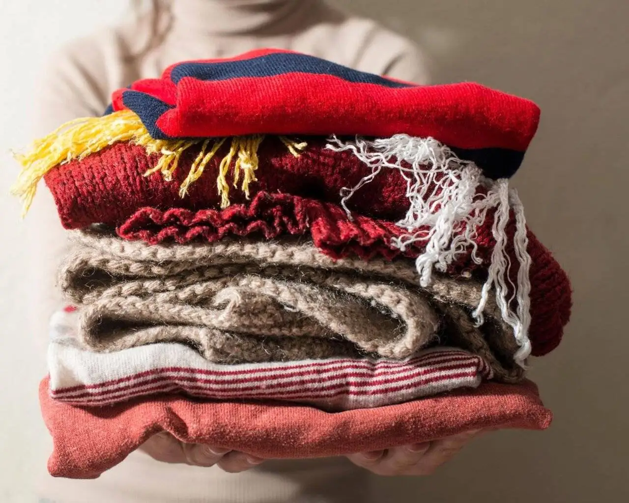 10 اشتباه رایج در نگهداری لباس های زمستانی ؛ چگونه نگهداری کنیم؟