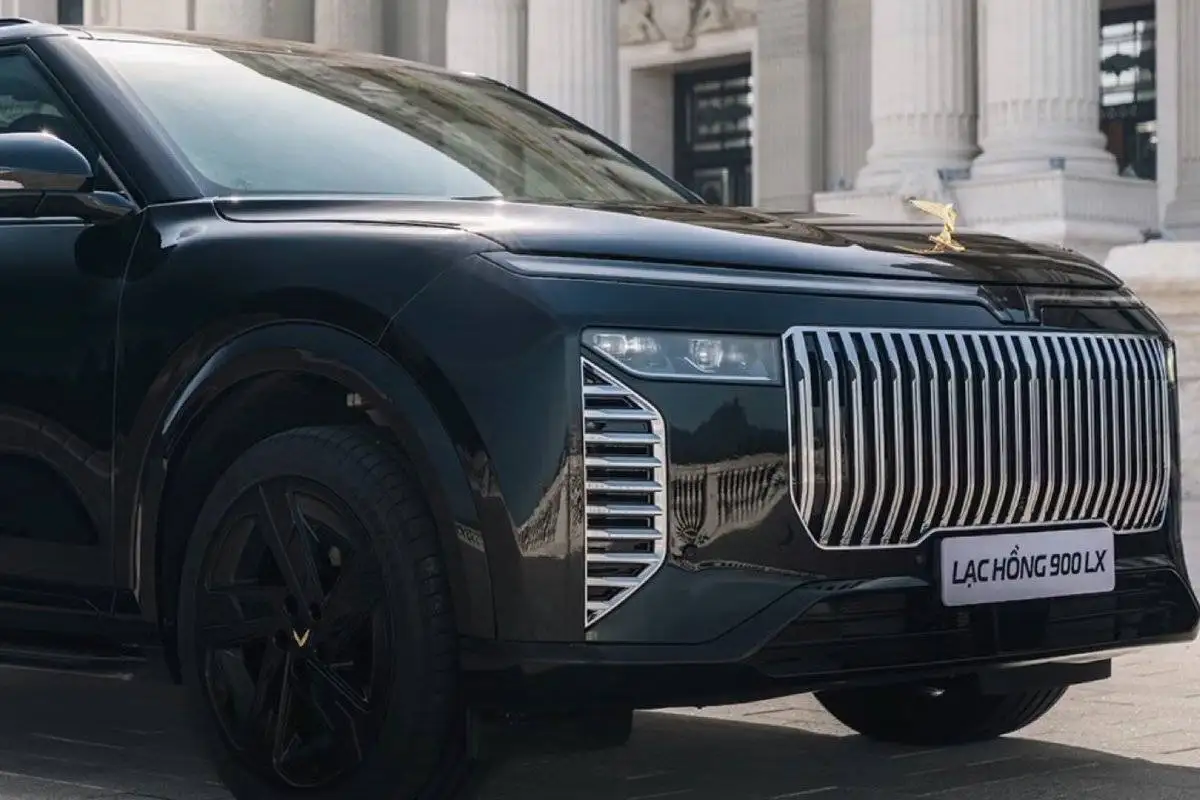 این خودرو طلاکاری شده در مقابل نارنجک هم مقام است + تصاویر