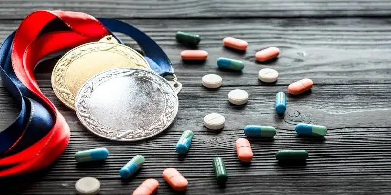 چرا مصرف بی قاعده مکمل ها بلای سلامت جوانان است؟