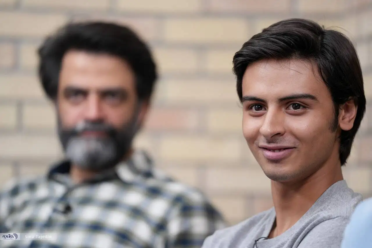 این که باید از (شهید) هم دفاع کرد، نشان از شکاف بزرگ اجتماعی است - قراری بر تغییر پایان فیلم نبود - معرفی چهار بازیگر به سینمای نوجوان با (بچه مردم)